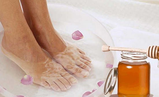 Мед и ванночка для ног