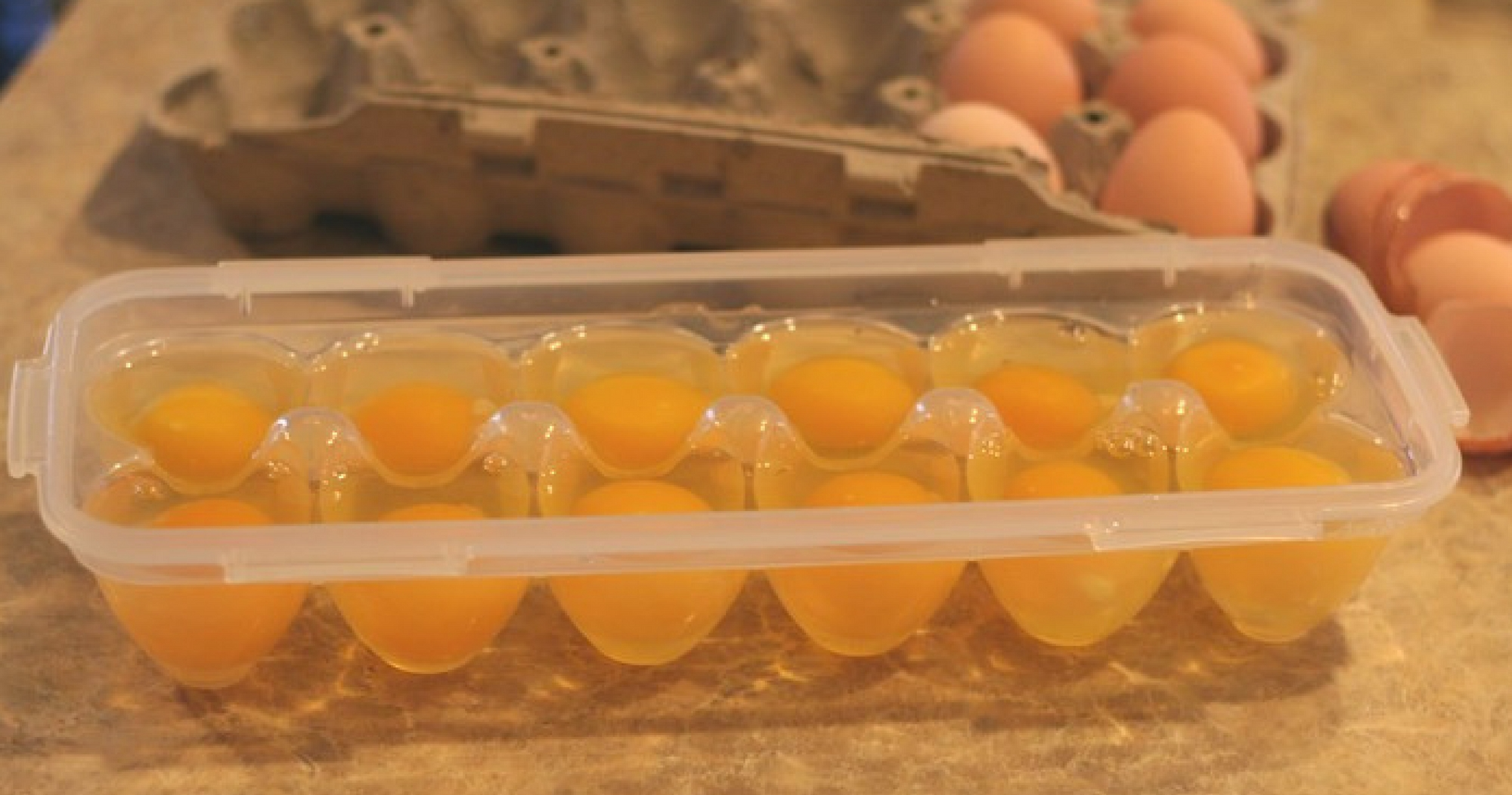 Можно хранить белки. Форма для заморозки яиц. Яйцо в морозилке. Замороженные яйца. Заморозка яиц в морозилке.